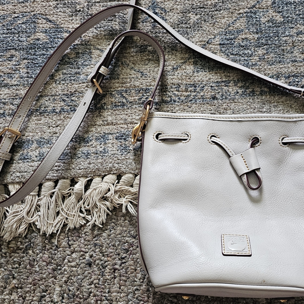 Elegant Cream Shoulder Bag